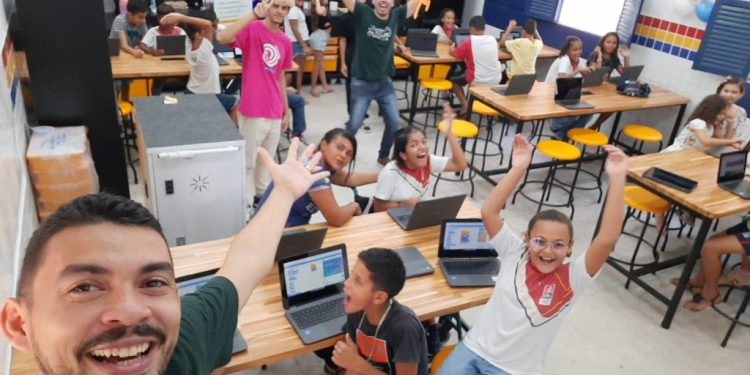 Alunos da Rede Municipal participam de atividades do ‘Scratch Day’