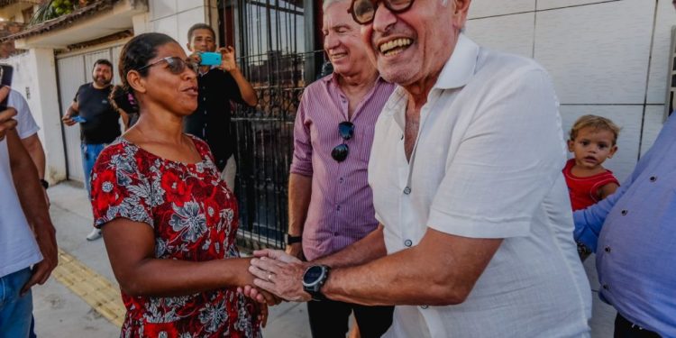 Cícero entrega pavimentação de mais seis ruas no bairro Colinas do Sul