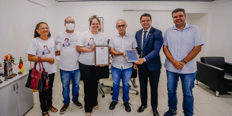 Cícero sanciona Lei Gael de Carvalho que inclui o ecocardiograma fetal no rol de exames obrigatórios