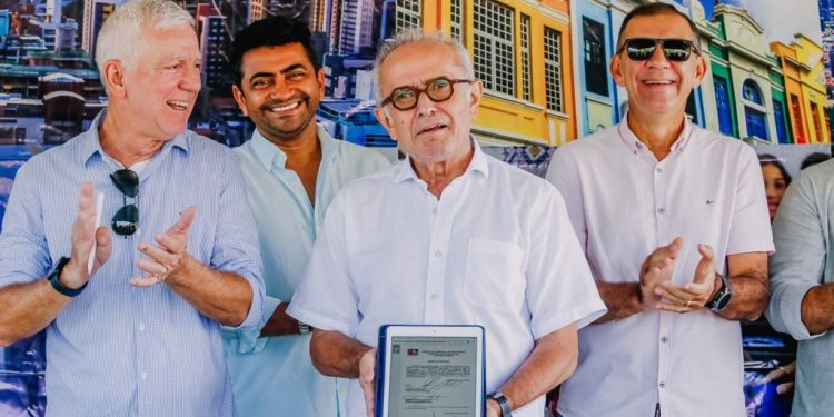 Cícero Lucena autoriza obras de praça com equipamentos esportivos em Gramame