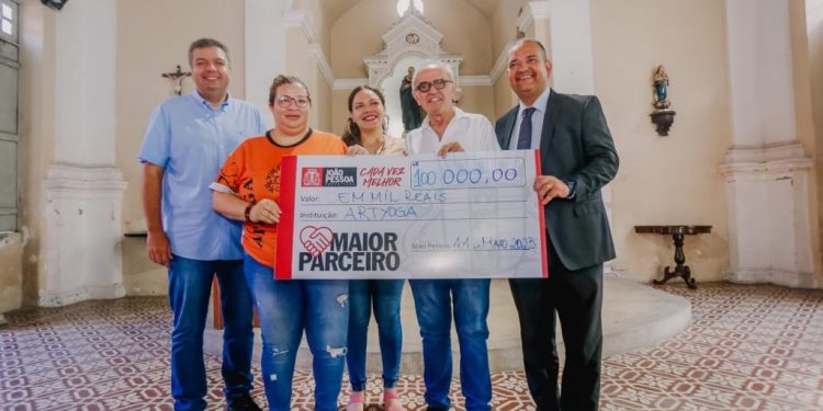Cícero Lucena libera recursos para o trabalho social da Artyoga