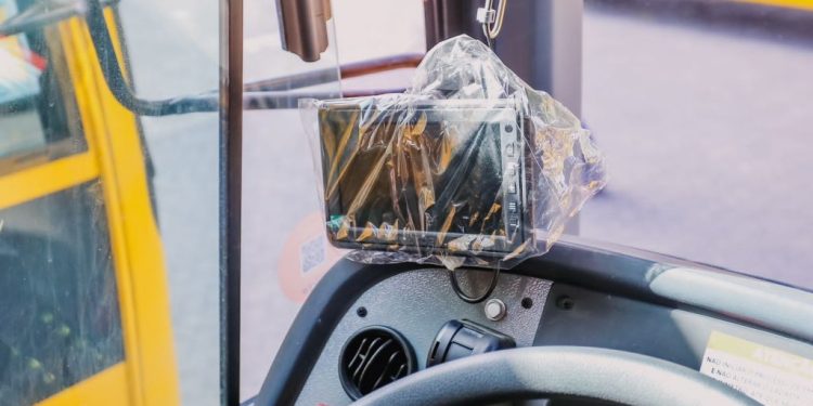 Cícero entrega 20 ônibus escolares para transporte de alunos da Rede Municipal