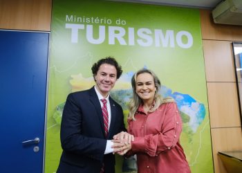 Veneziano se reúne com Ministra do Turismo e trata de sobre conclusão do Pátio de Eventos em Cabaceiras