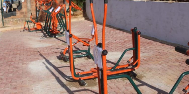 Prefeitura de Santa Luzia instala academia ao ar livre