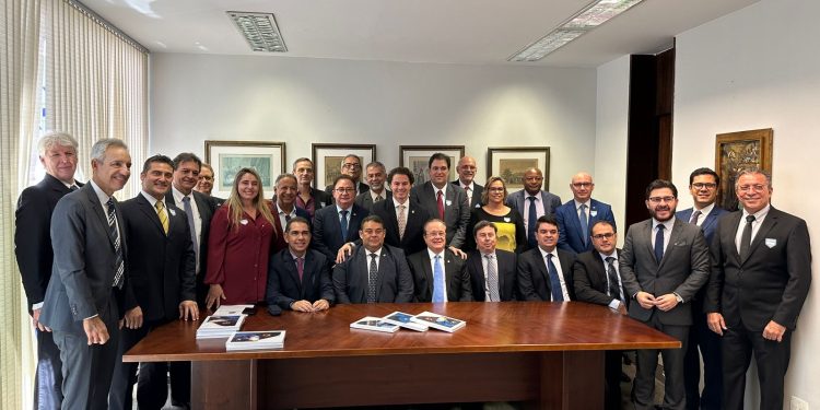 Veneziano recebe setor hoteleiro e garante apoio à MP que vai reaquecer o turismo e baratear passagens aéreas