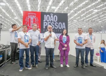 Cícero Lucena abre segundo dia do Feirão da Empregabilidade