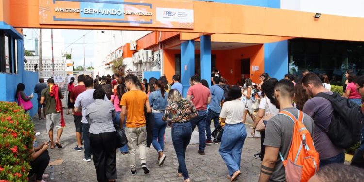 Mais de 22 mil candidatos fazem prova do concurso de servidor do MPPB