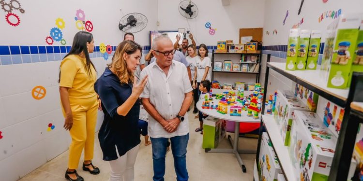 Cícero abre programação da Semana do Bebê e entrega kits de higiene