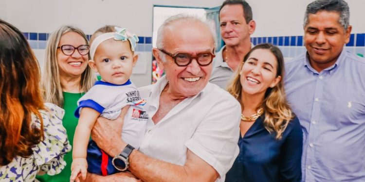 Cícero abre programação da Semana do Bebê e entrega kits de higiene