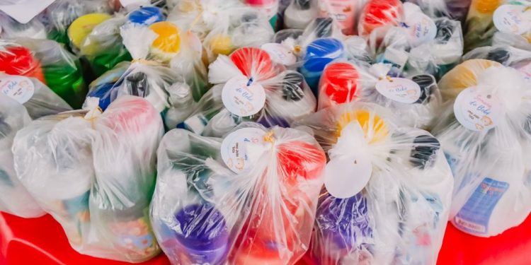 Cícero abre programação da Semana do Bebê e entrega kits de higiene