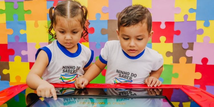 Cícero abre programação da Semana do Bebê e entrega kits de higiene
