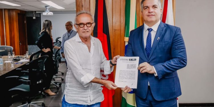 Cícero e presidente do TRT-13 assinam cooperação para implantação do Centro Integrado de Justiça Social