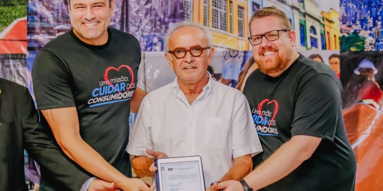 Cícero Lucena assina ordem de serviço para reforma de nova sede do Procon-JP