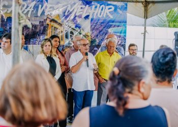 Prefeito entrega mais duas ruas pavimentadas no Cuiá e visita obras da Praça Cícero Leite