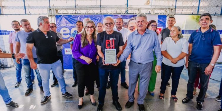 Cícero Lucena autoriza reestruturação de escola no Varjão