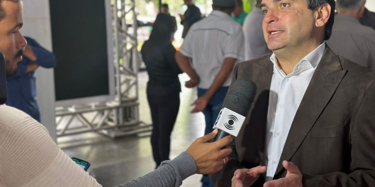 Projeto de Murilo Galdino que aumenta segurança de idosos contra golpes bancários é destaque na mídia