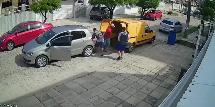 Polícia Federal cumpre mandado contra suspeito de assaltar carro dos Correios
