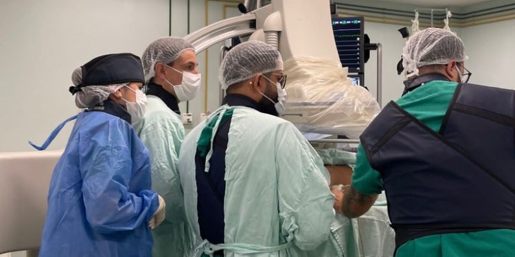 Hemodinâmica de Campina Grande realiza procedimento endovascular de alta complexidade inédito no SUS da Paraíba