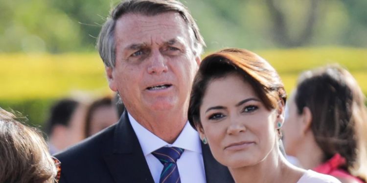 Polícia Federal apreende celulares de Bolsonaro e Michelle