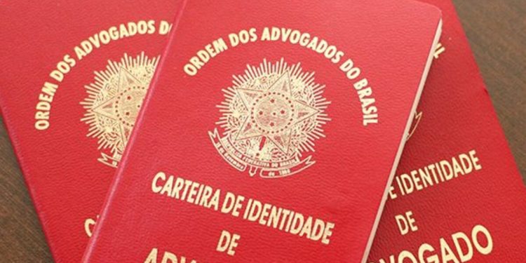Polícia prende falsa advogada enquanto atuava em júri na Paraíba