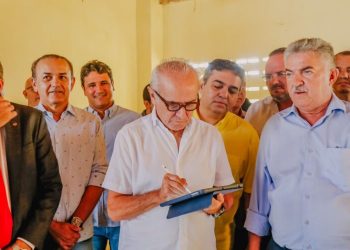 Cícero assina ordem de serviço para reestruturação do Mercado Público do Bessa