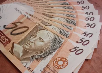 Acúmulo de 4 cargos de médico rende débito de R$ 289 mil a ex-vice-prefeito de Catingueira