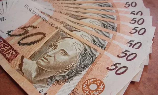 Acúmulo de 4 cargos de médico rende débito de R$ 289 mil a ex-vice-prefeito de Catingueira