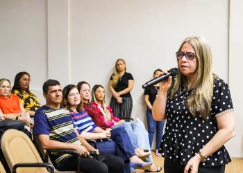Diretoras e secretárias de unidades de ensino da rede municipal participam de treinamento do Censo Escolar 2023
