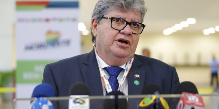 João pede construção de linhas de transmissão para ampliar investimentos em energias renováveis no Nordeste