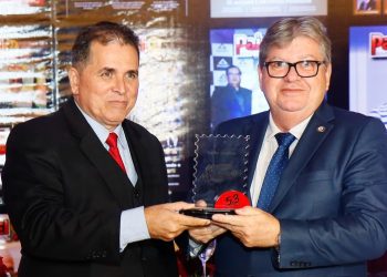João é homenageado pela revista Painel Empresarial em reconhecimento ao trabalho pelo desenvolvimento econômico da Paraíba
