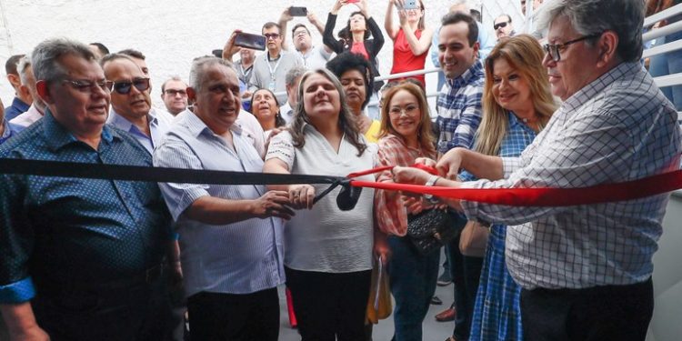 João entrega reforma do ginásio e parque infantil no Instituto dos Cegos de Campina Grande