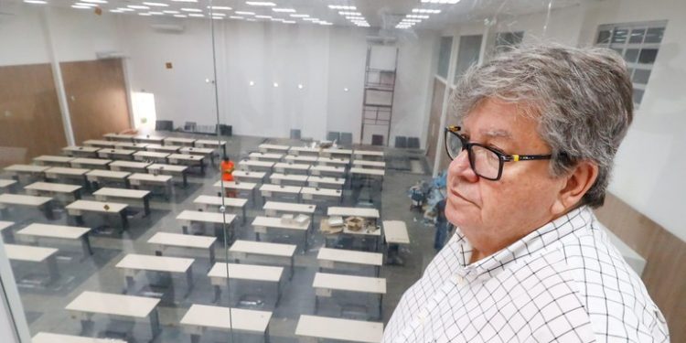 João Azevêdo inspeciona obras de infraestrutura, segurança, cultura, esporte e lazer em João Pessoa