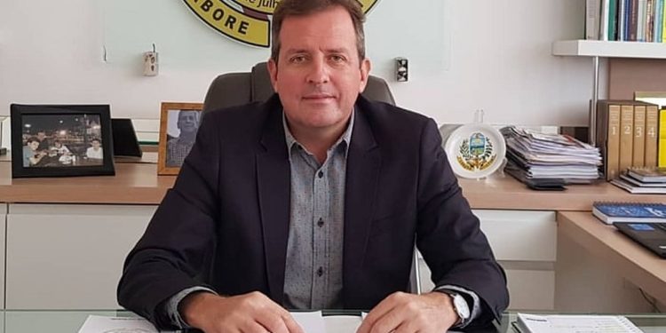 Justiça condena prefeito de Sousa por agressão à ex-namorada