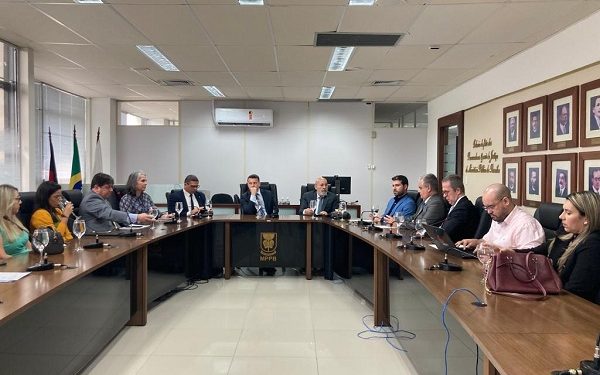 MPPB recebe visita de Frente Parlamentar para tratar dos direitos das pessoas autistas