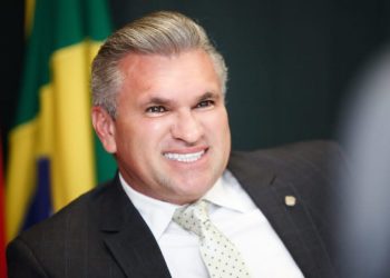 João Azevêdo nomeia Julian Lemos para cargo no Governo do Estado