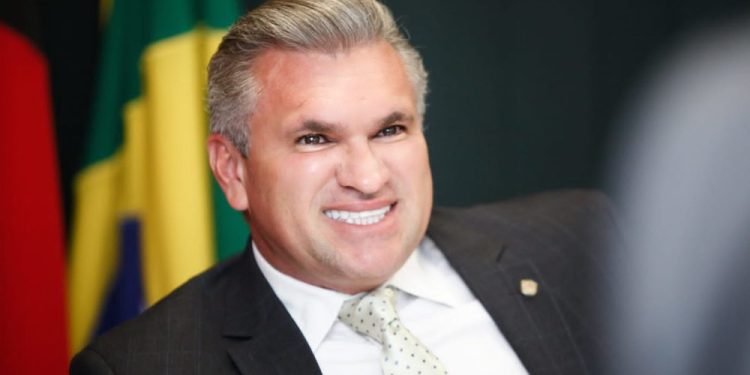João Azevêdo nomeia Julian Lemos para cargo no Governo do Estado