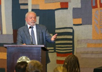 Lula reclama em reunião no Conselhão que não se pode falar de juros