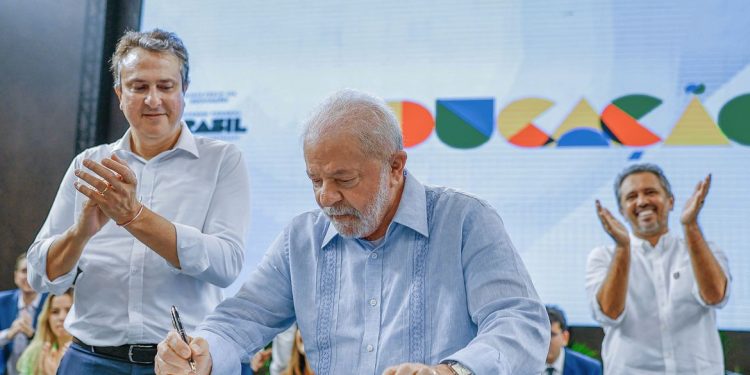 Lula diz que base de apoio no Congresso será testada a cada votação