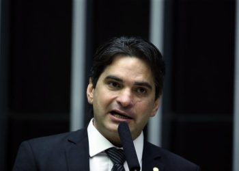 Murilo Galdino vota favorável à MP de recriação programa Bolsa Família