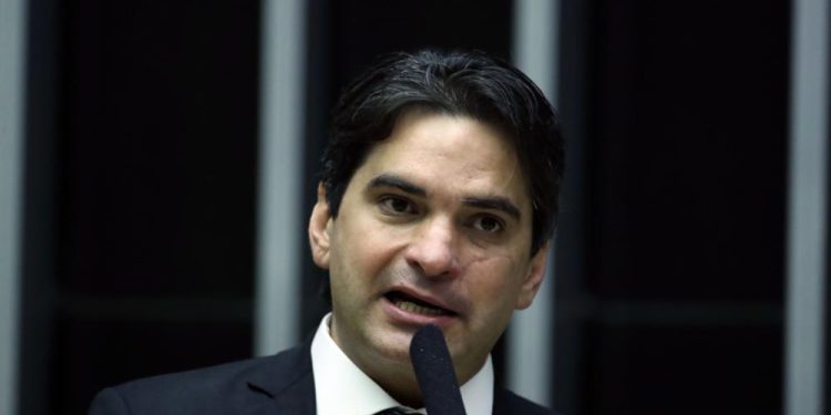 Murilo Galdino vota favorável à MP de recriação programa Bolsa Família
