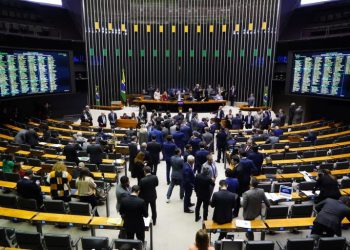 Dois deputados paraibanos votaram contra projeto do arcabouço fiscal