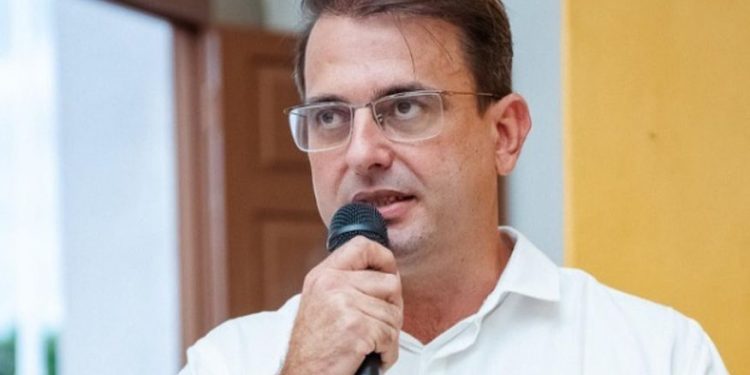 Prefeito de São José de Piranhas passa mal e é submetido a angioplastia, em Brasília