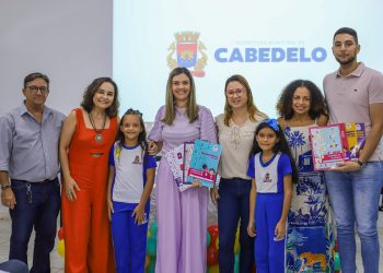 Prefeitura de Cabedelo realiza entrega de material didático do Programa Educar para Crescer
