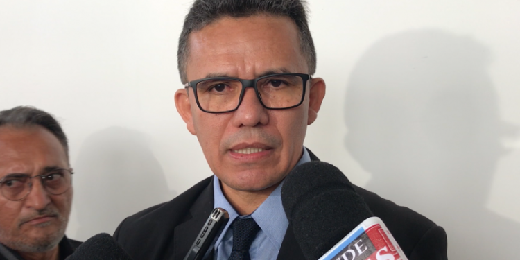 Secretário de Educação aprova criação do ‘botão do pânico’ nas escolas paraibanas