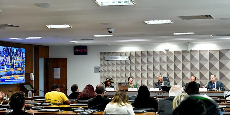 Debate na CDH – Pulverização aérea de agrotóxico pode causar doenças e até matar