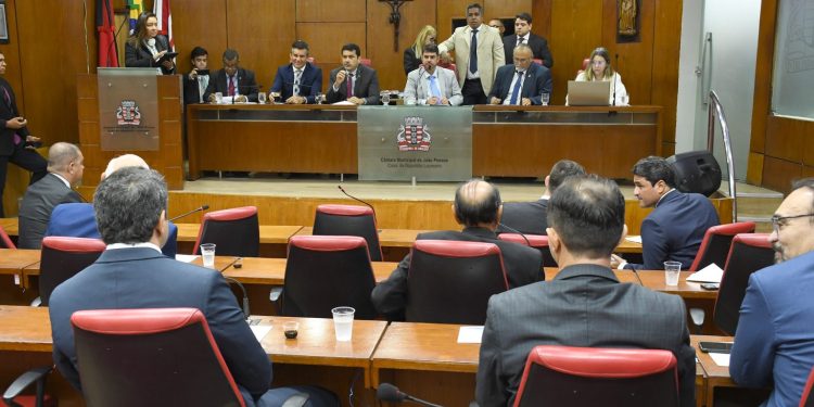 CMJP aprova segurança armada e botão do pânico nas escolas da Capital