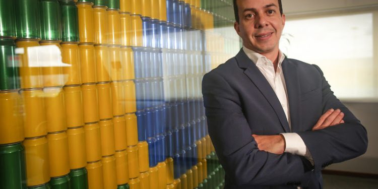 Feito histórico: Brasil recicla 100% das latinhas de alumínio