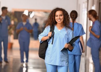 Estudo revela que busca por cursos na área da saúde cresce após pandemia