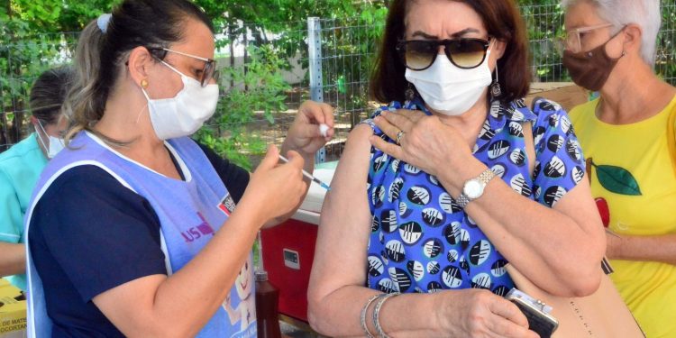 Capital paraibana disponibiliza vacina contra Covid-19 e Influenza em diversos serviços de saúde