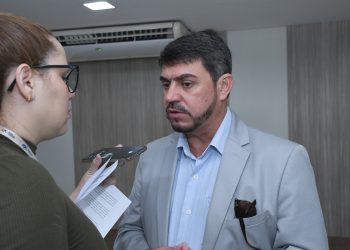 Dinho anuncia antecipação da primeira parcela do 13º dos servidores da CMJP